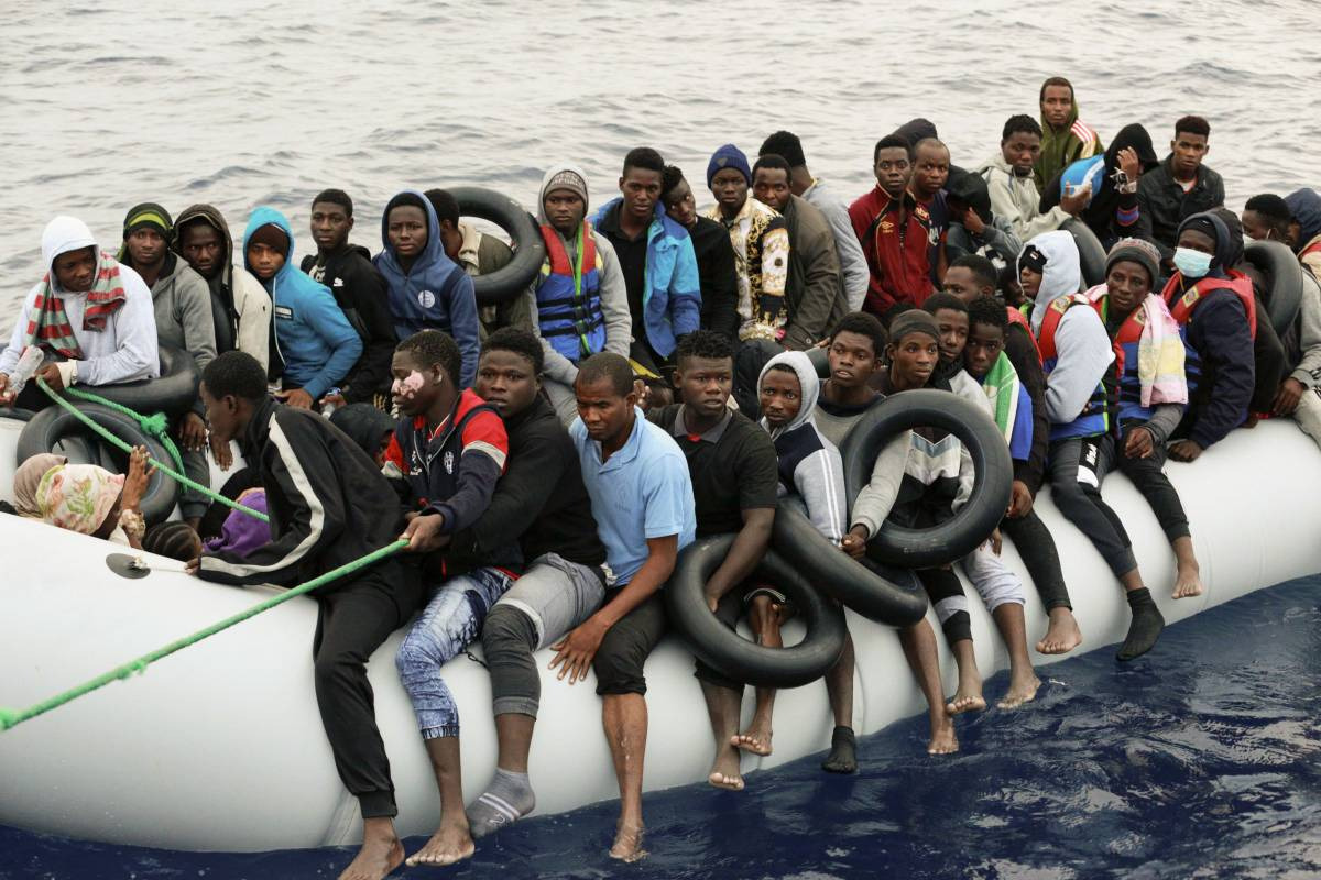 Lampedusa, 163 migranti trasferiti all'hotspot: soccorsi sei natanti tra Libia e Tunisia - 