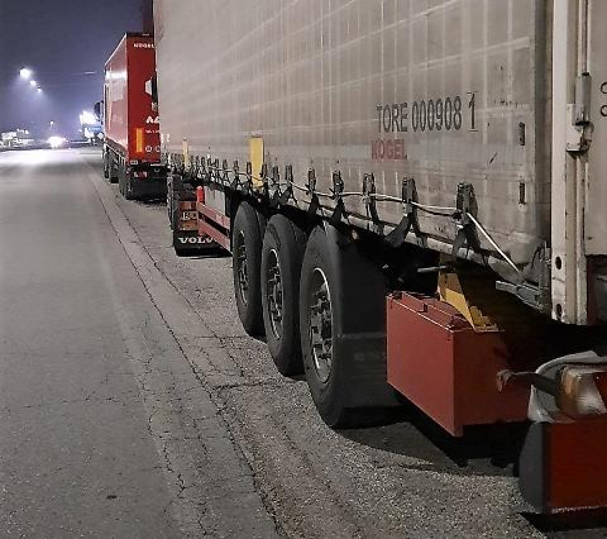 Tir precipita da un cavalcavia sull’A19 Palermo–Catania: autista trasferito in elisoccorso - 