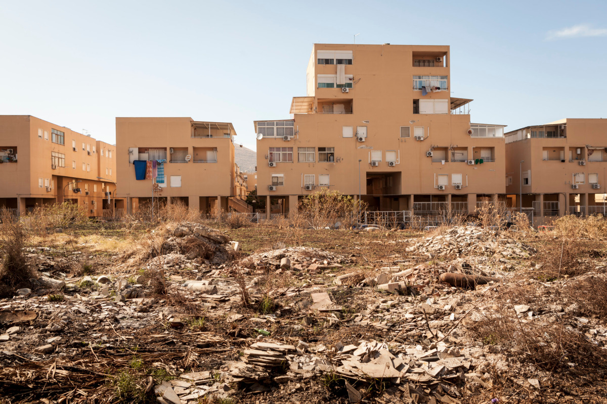 Palermo, allo Zen i residenti avviano una pulizia collettiva contro rifiuti e degrado - 
