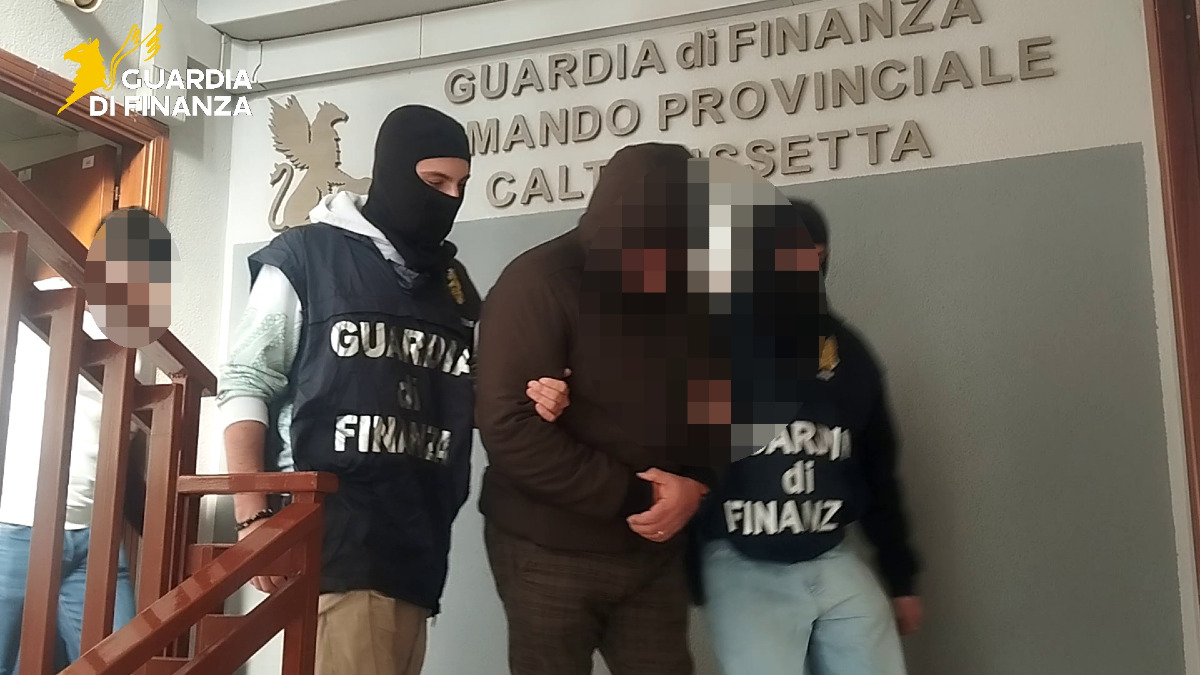 Caltanissetta, blitz della Finanza: smantellato laboratorio di droga, 2 arresti e 2 milioni di euro illeciti - 