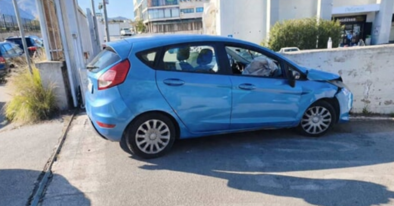 Fugge al controllo in viale Regione e si schianta contro il muro del centro commerciale Globo: arrestato 36enne - 