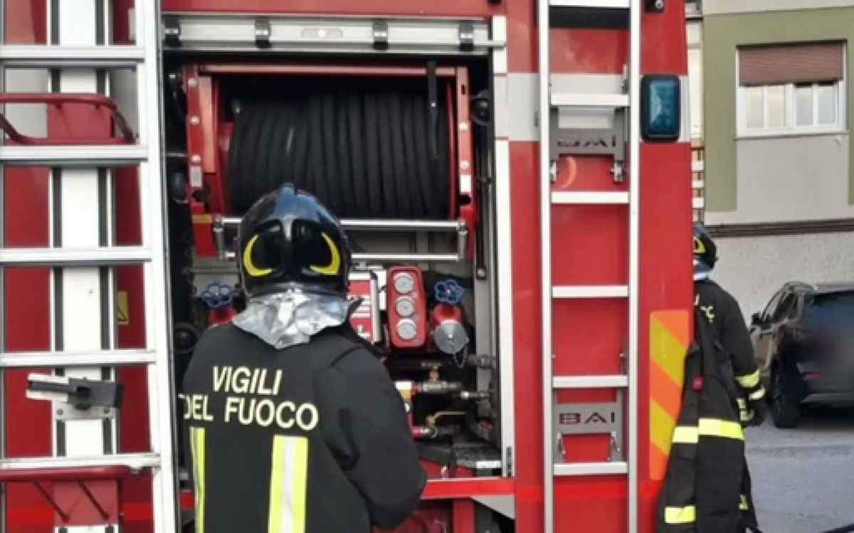 Tremestieri Etneo: sospetto cortocircuito, evacuato il condominio “La Genziana” - 