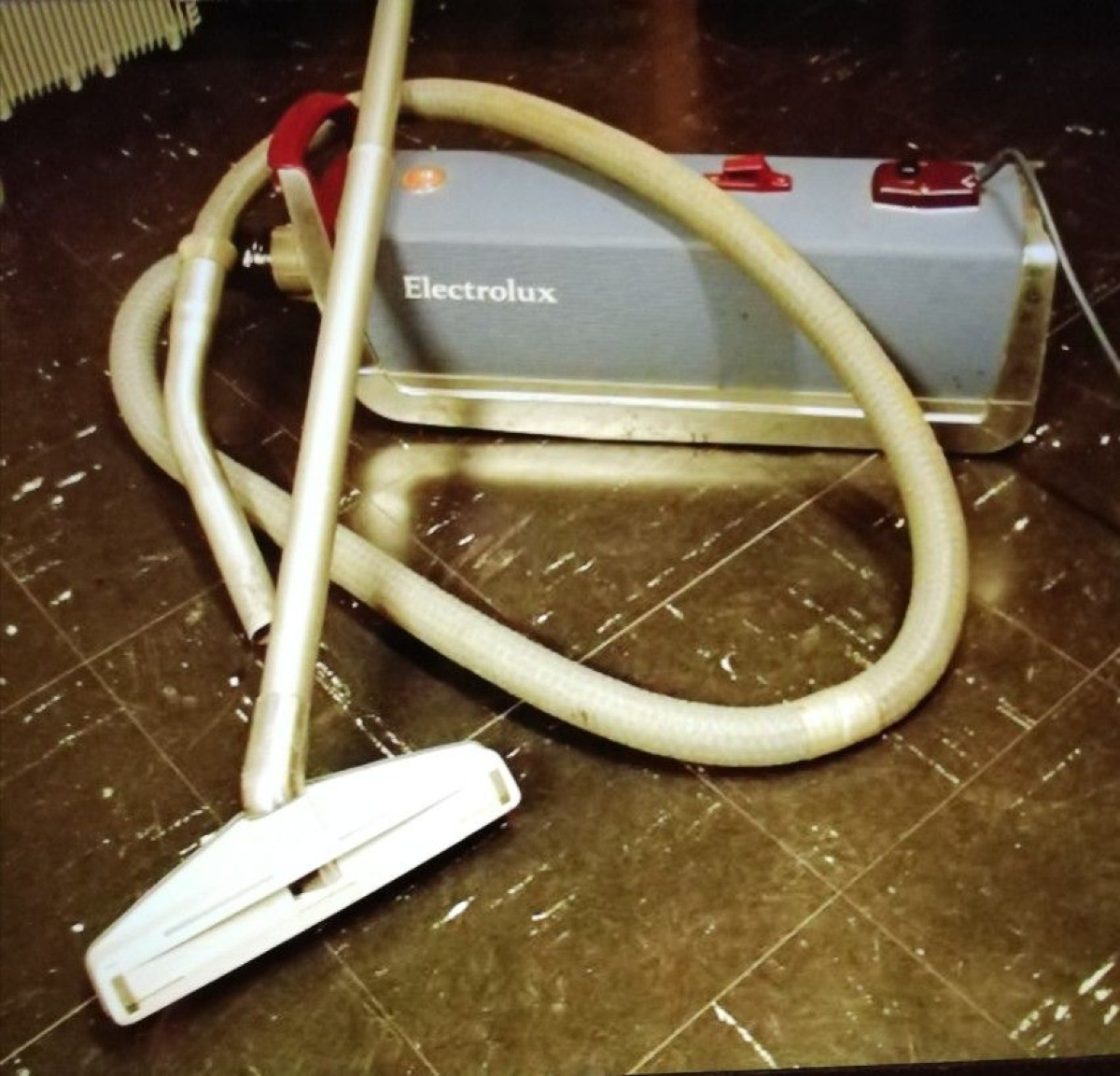 L’aspirapolvere di una volta: ricordi di casa e semplicità