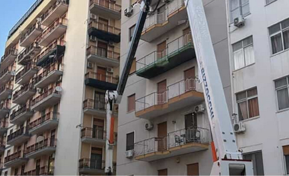 Palermo, autopsia: «Traumi pesanti e profondi», morte immediata per i due operai caduti da 30 metri - 