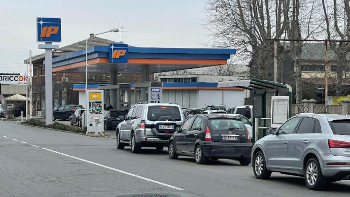 Catania in tilt: distributori esauriti e code chilometriche dopo il fermo degli autotrasportatori - Foto di repertorio