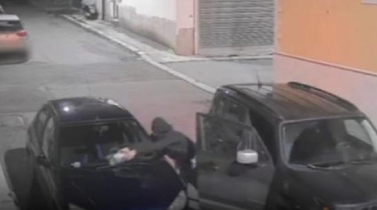 Palagonia, ipotesi di strage per il raid incendiario: due giovani interrogati dal Gip - 