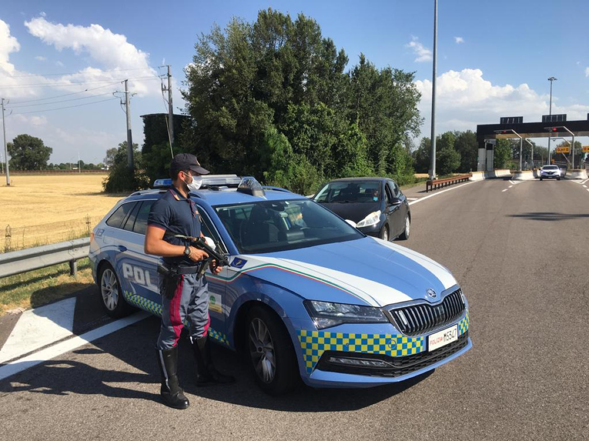 Siracusa-Catania: minore denunciato per droga, straniero irregolare segnalato all'area di servizio Gargallo - 