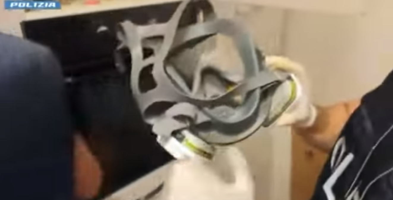 Catania, arrestato 38enne di origine lettone: sequestrati 27 kg di marijuana e laboratori per documenti falsi - 