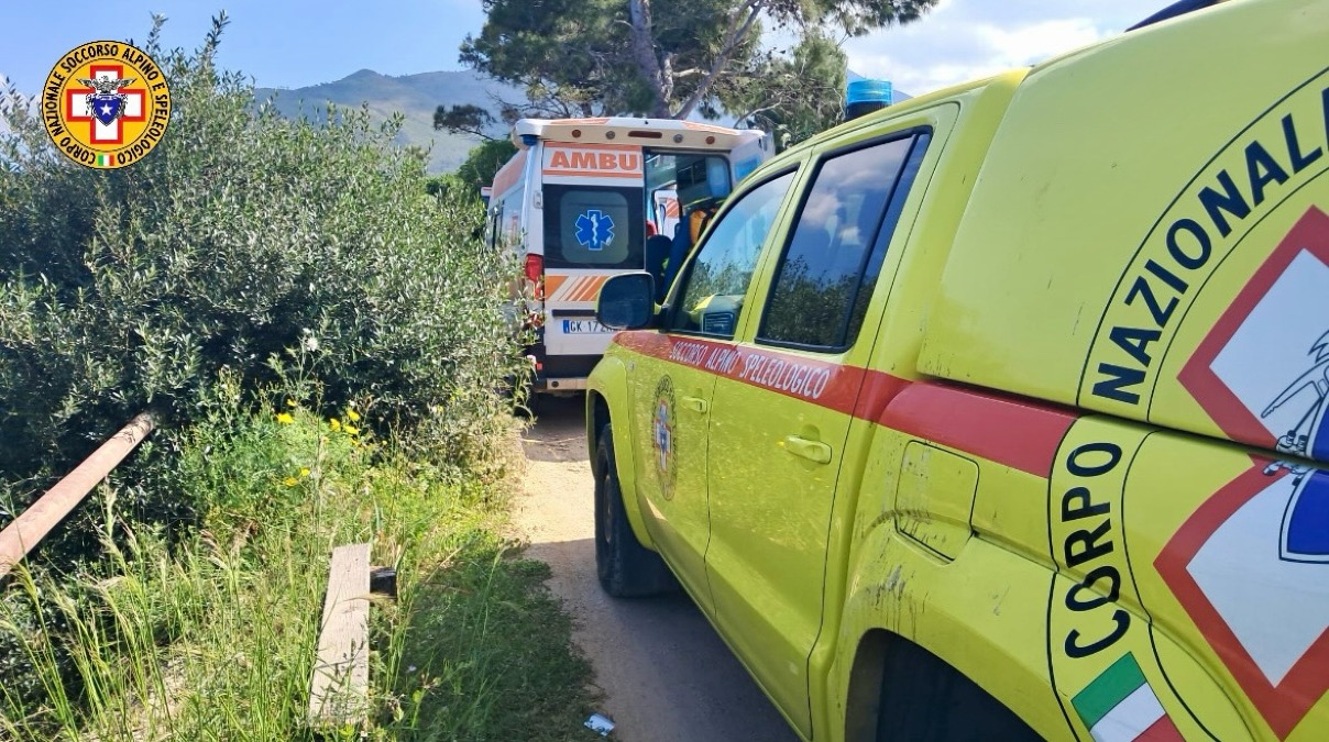 Caduta sulla scogliera di Cala Rossa: uomo con trauma cranico recuperato dal Soccorso Alpino e trasportato ad Alcamo - Credit Foto Soccorso Alpino e Speleologico Siciliano - CNSAS