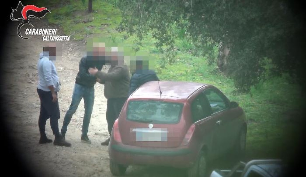 Maxi blitz dei Carabinieri nel Nisseno: 35 indagati per mafia, droga ed estorsione - 