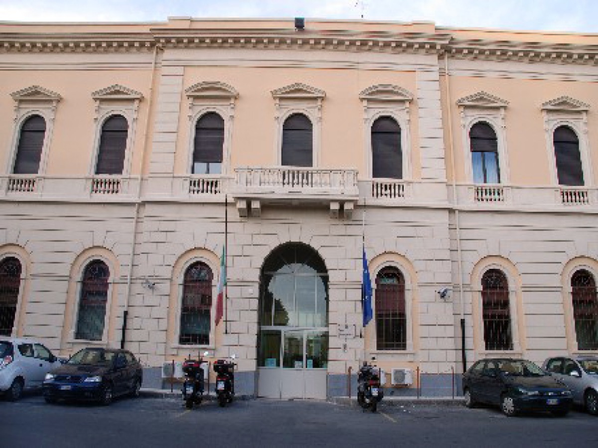Aggressione al carcere di Piazza Lanza (Catania): detenuto in isolamento ferisce agenti con una padella - 