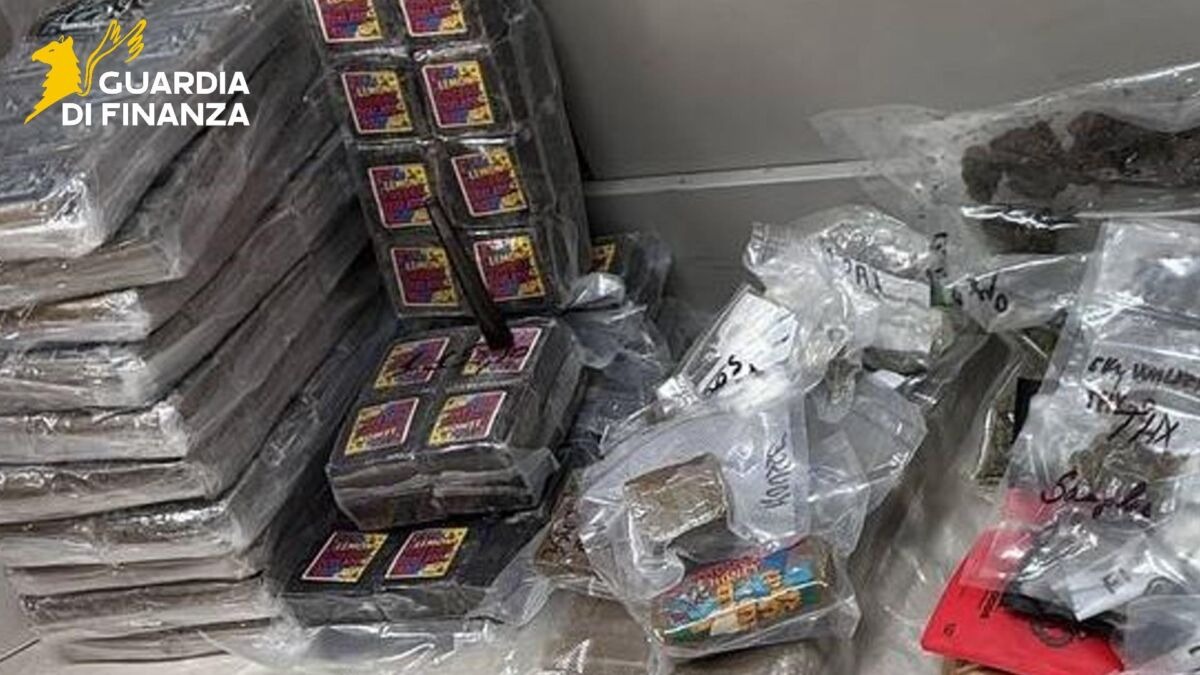 GdF sequestra 23 kg di droga e 86.000 euro tra Caltanissetta e Agrigento, un arresto - Credit Foto Guardia di Finanza