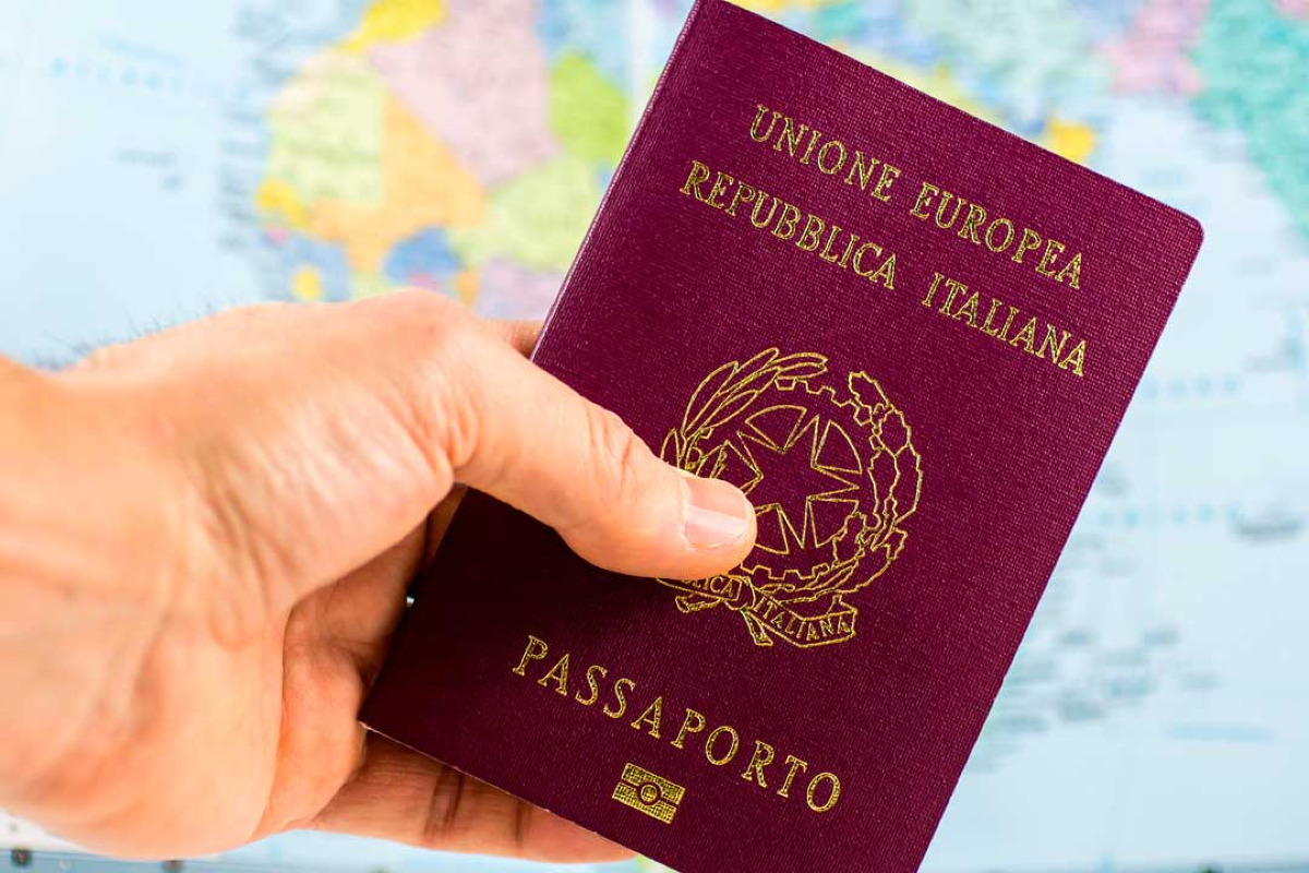 Falso passaporto per agevolare la fuga: sospeso un funzionario del Ministero, imprenditore palermitano irreperibile - 
