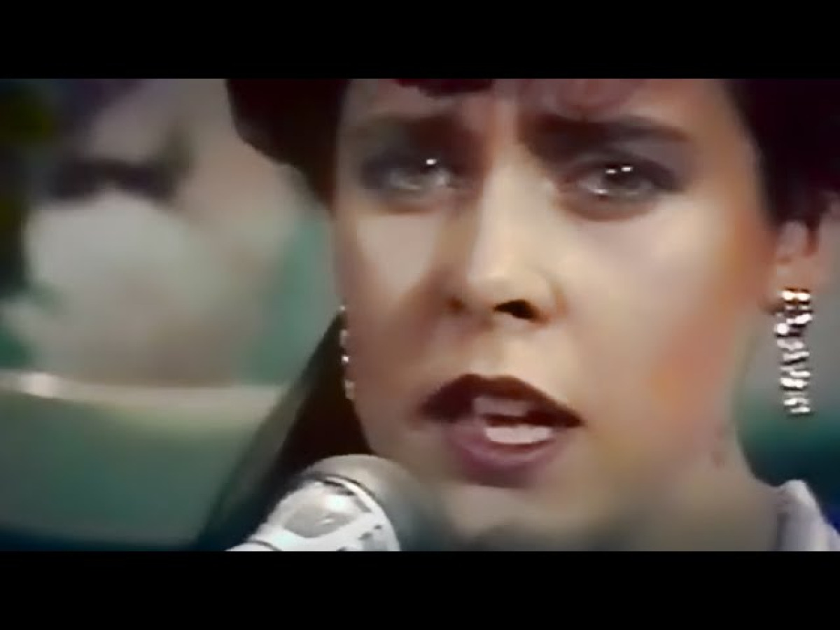 Niente di più: la malinconia elegante di Cinzia Corrado - 