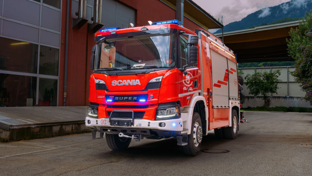 Incendio nell'ex ospedale Santo Bambino a Catania: vigili del fuoco domano le fiamme - 