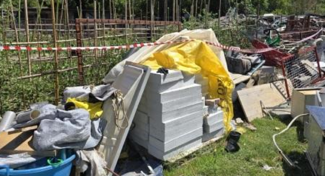 Sequestrata a Brancaccio discarica abusiva: 6 denunciati per gestione illecita e miscelazione rifiuti - 