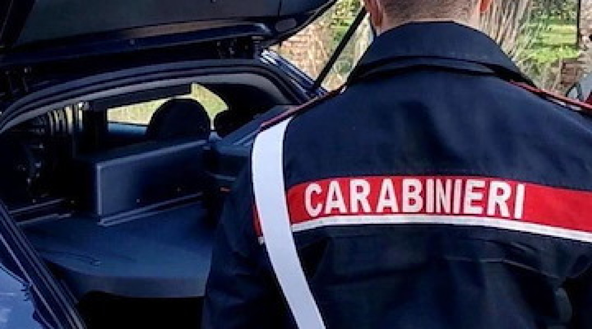 Messina: arrestato 38enne sorpreso a recuperare cocaina sul tetto, sequestrati oltre 60 grammi - 