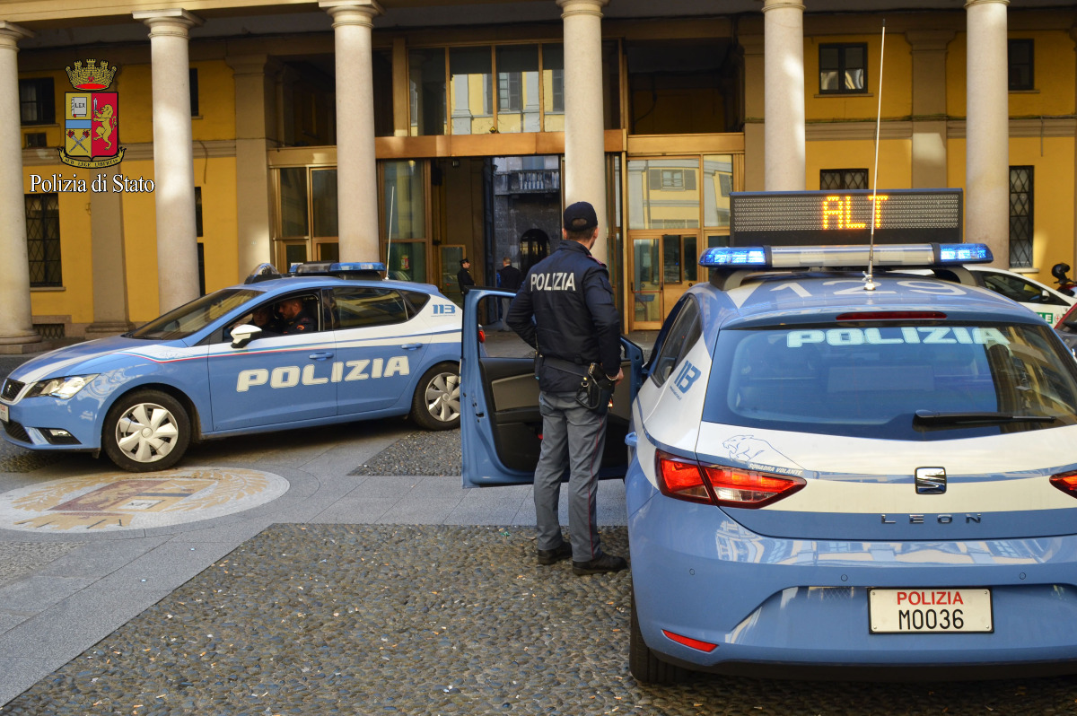 Arrestato dopo aver gettato a terra una pistola carica con matricola abrasa - 