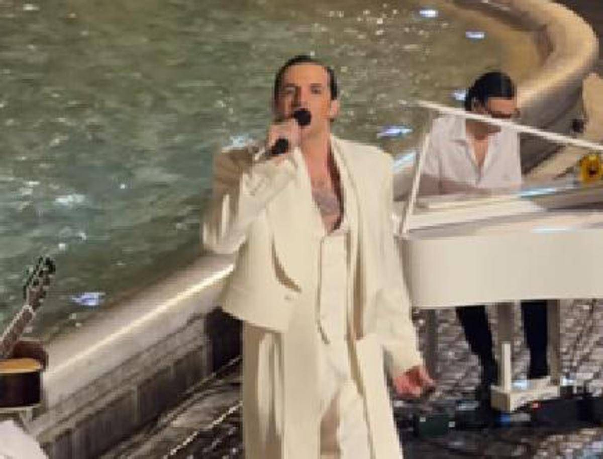Achille Lauro sorprende Roma: show segreto alla Fontana di Trevi per 'Comuni Immortali' - 