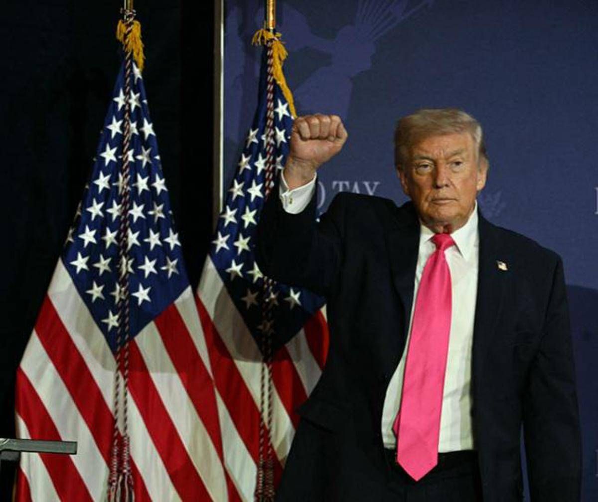 Iran riapre Hormuz, Trump mantiene il blocco navale: "Ci prendiamo l'uranio". Teheran smentisce - 