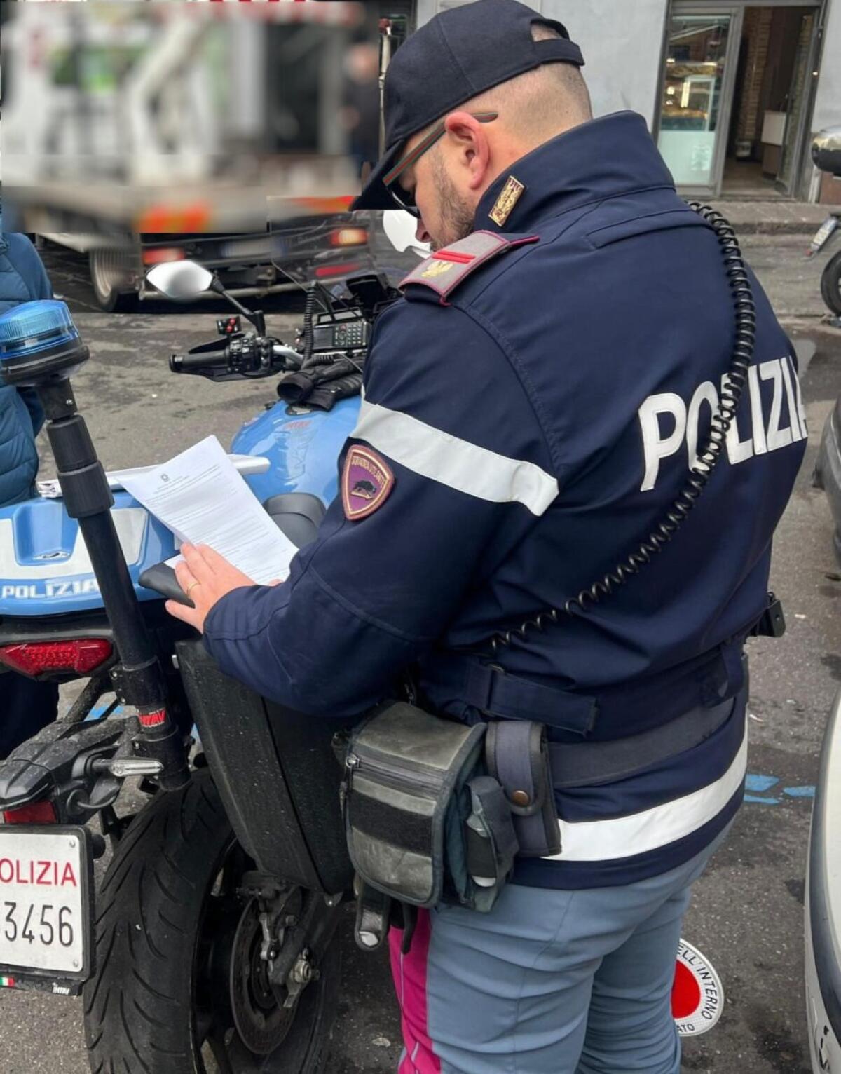 Polizia di Catania Arresta Parcheggiatore Abusivo dopo Tentativo di Estorsione e Violazione degli Arresti Domiciliari - 