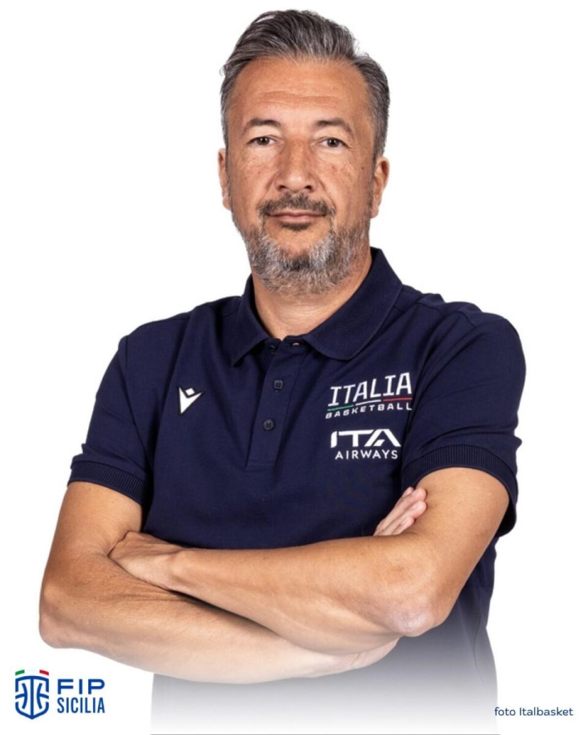 Luca Banchi incontra i giovani atleti siciliani per FIP Pallacanestro al PalaVolcan e al PalaTreSanti - 