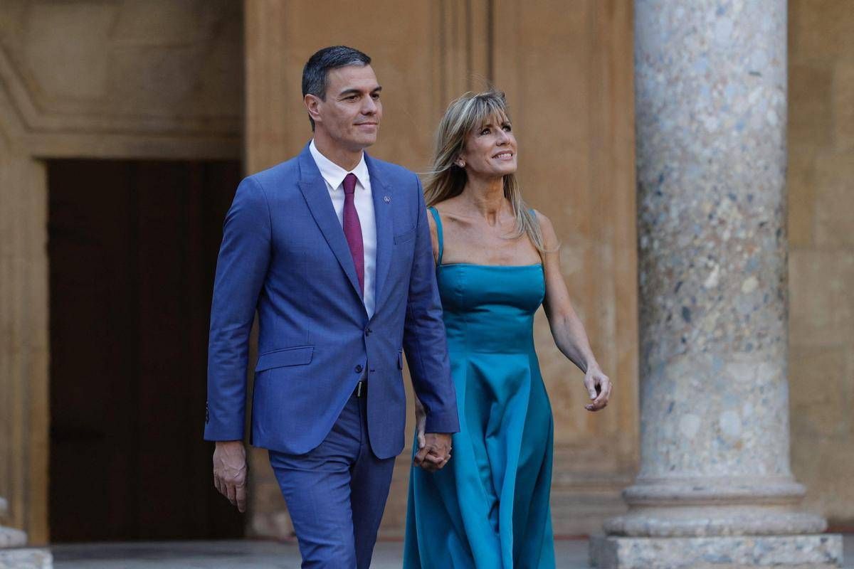 Spagna, chiesto il rinvio a giudizio per la moglie di Sanchez - 