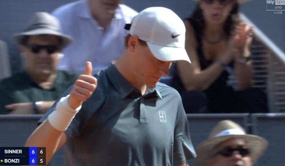 Sinner, nervosismo a Madrid: fallisce il set point e alza il pollice - 