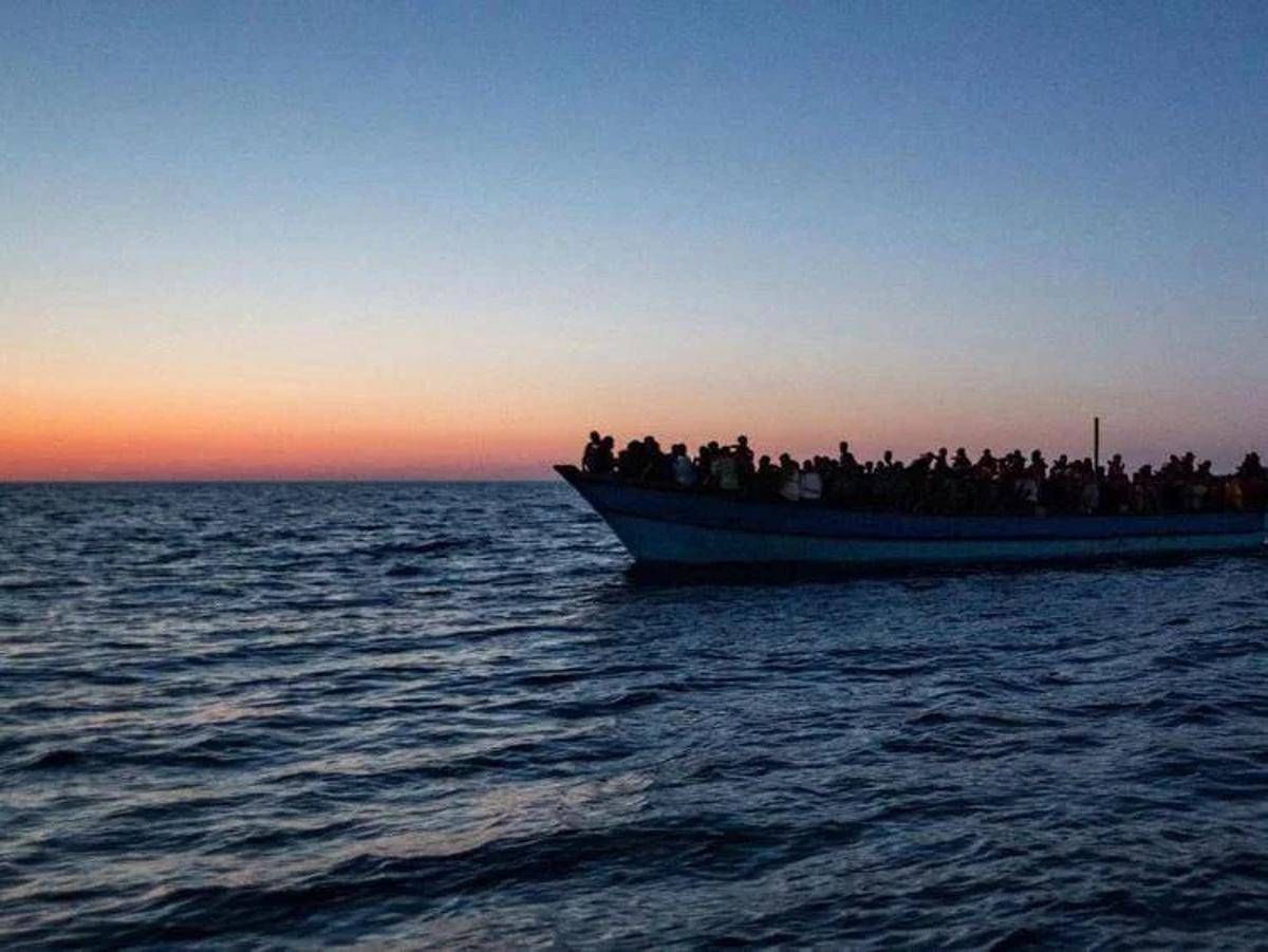 Migranti, 19 morti al largo di Lampedusa per ipotermia: cinque gravi tra cui un bambino - 