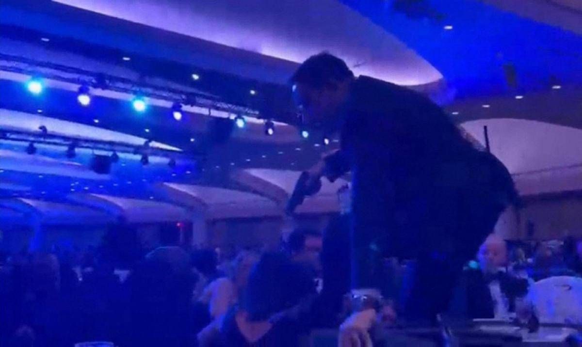 Spari alla cena di Trump con i giornalisti, il nostro testimone: "Ho sentito i colpi e mi è stato subito chiaro, era un attentato" - 