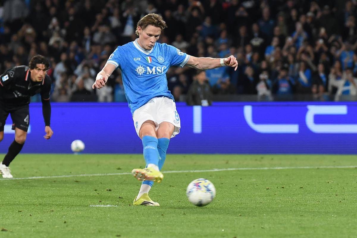 Napoli-Cremonese, braccio di Grassi su tiro Giovane: giusto rigore? - 