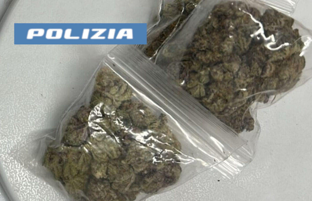 Polizia di Catania arresta pusher in flagranza di spaccio nel quartiere Picanello - 