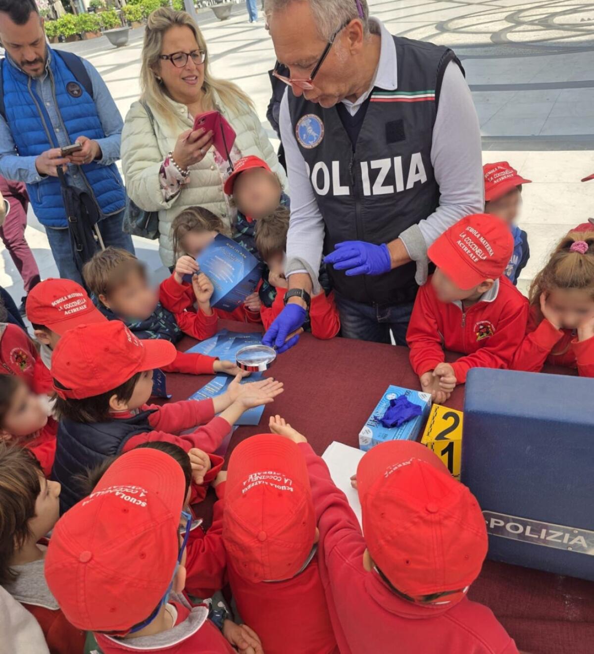 Iniziativa della Polizia di Catania per Promuovere la Cultura della Legalità nella Comunità di Acireale - 