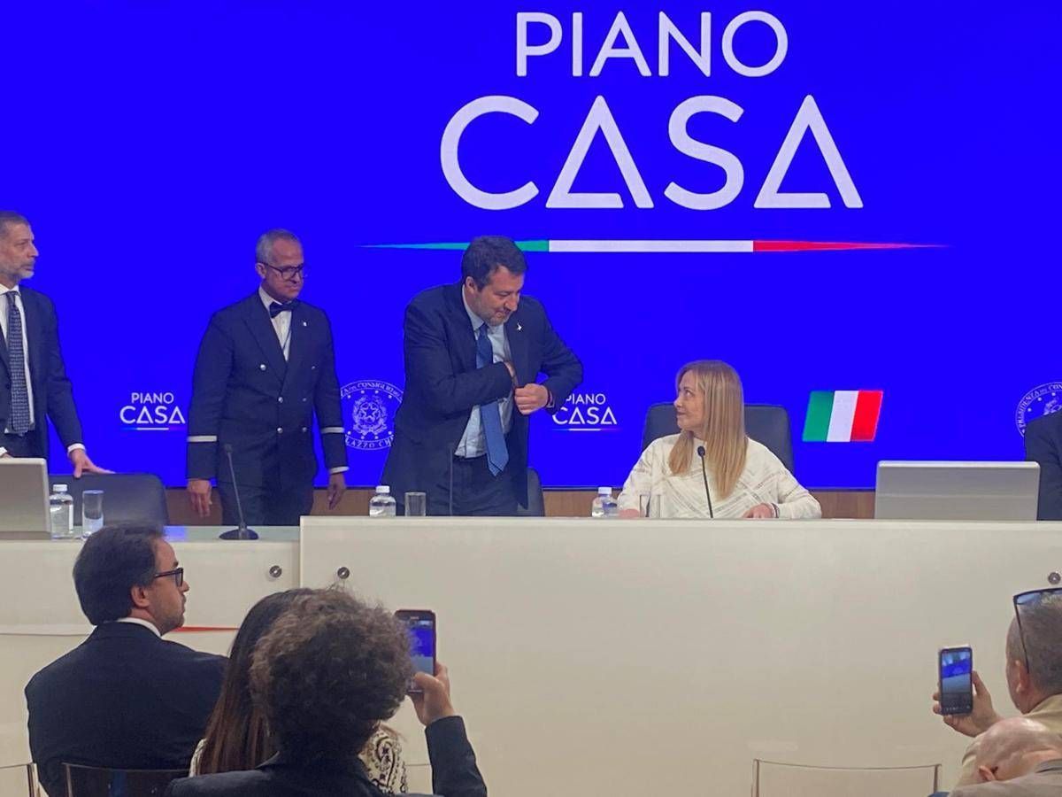 Piano casa, via libera dal Cdm. Prorogato il taglio delle accise sui carburanti - 