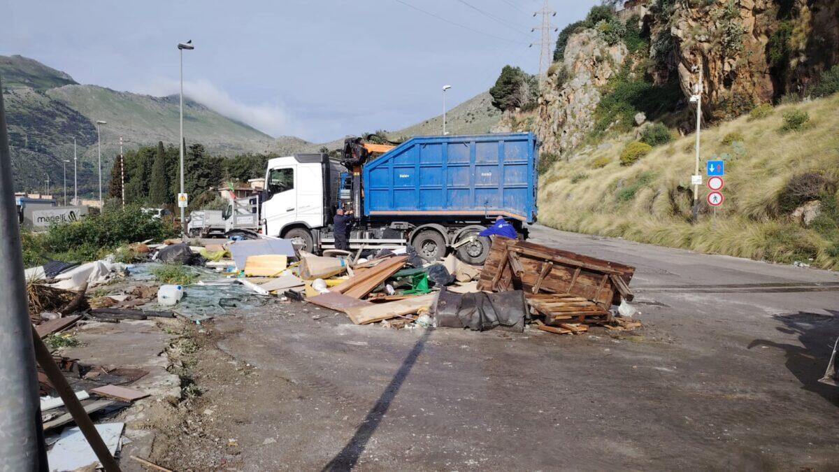Pulizia e Bonifica Straordinaria nel Comune di Palermo: Rimosse Oltre 16 Tonnellate di Rifiuti da una Discarica Abusiva a Cruillas - 