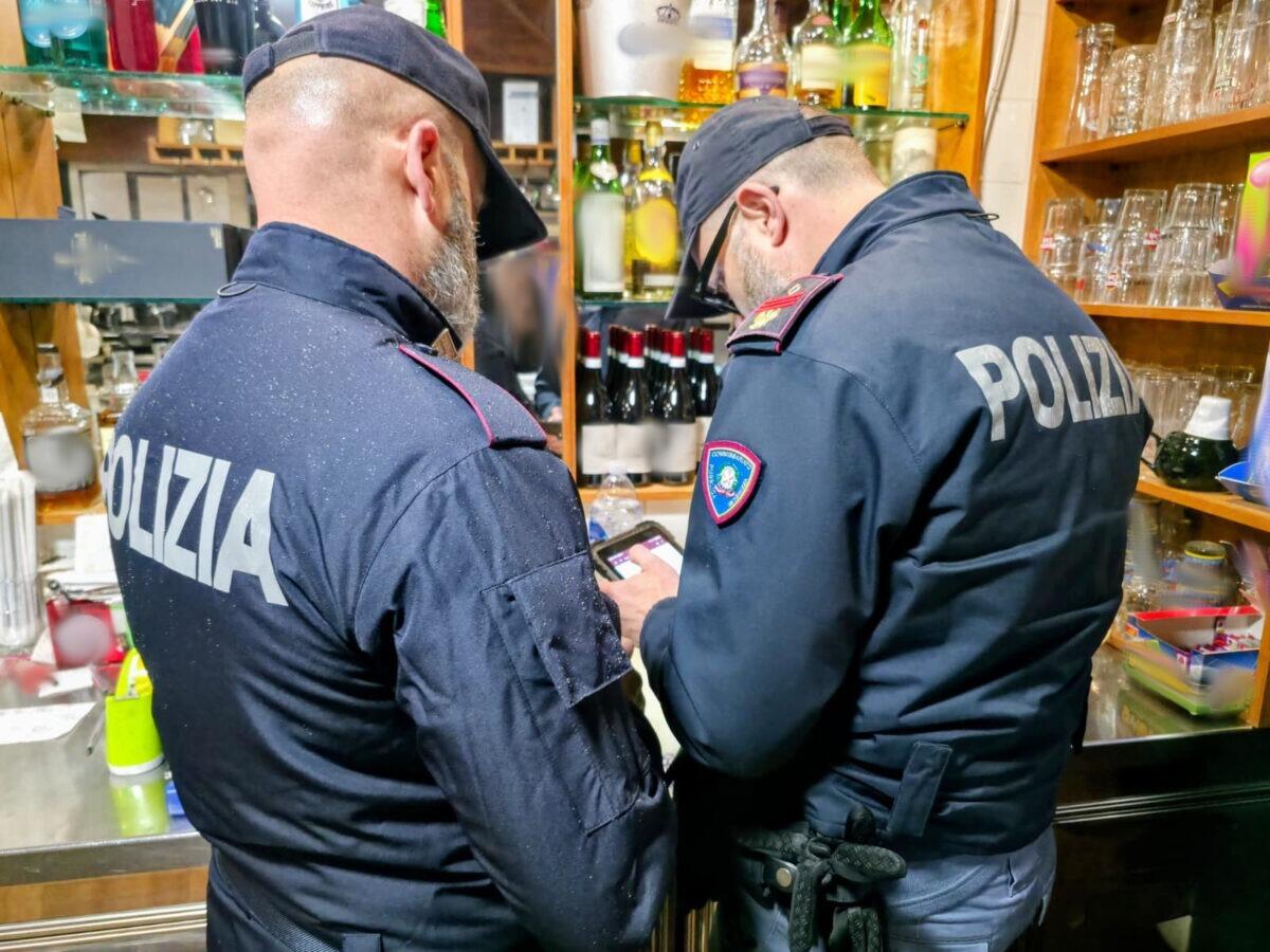 Controlli straordinari della Polizia a Catania: 156 persone identificate e sanzioni per abusivismo commerciale a San Michele di Ganzaria - 