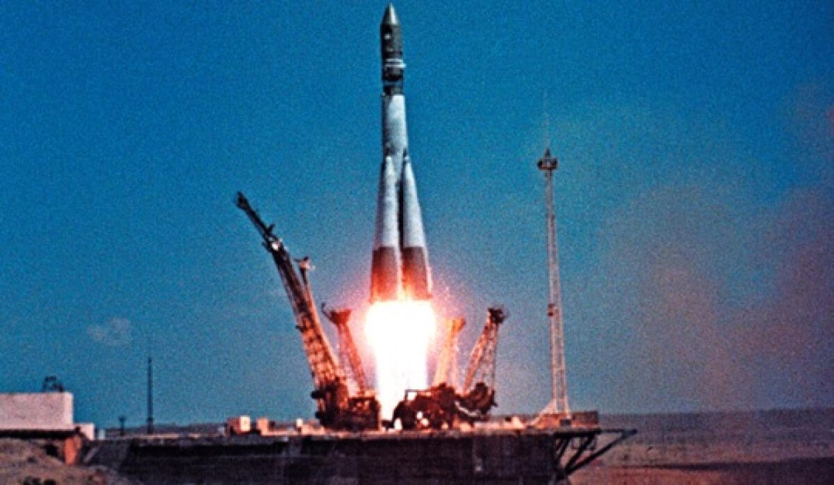 Primo uomo nello spazio Gagarin: l'orbita che cambiò la storia - 