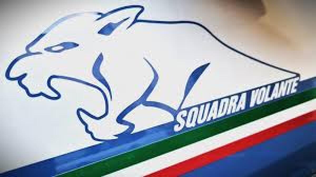 Polizia di Ragusa denuncia cinque giovani per resistenza e possesso di armi in operazioni di controllo - 