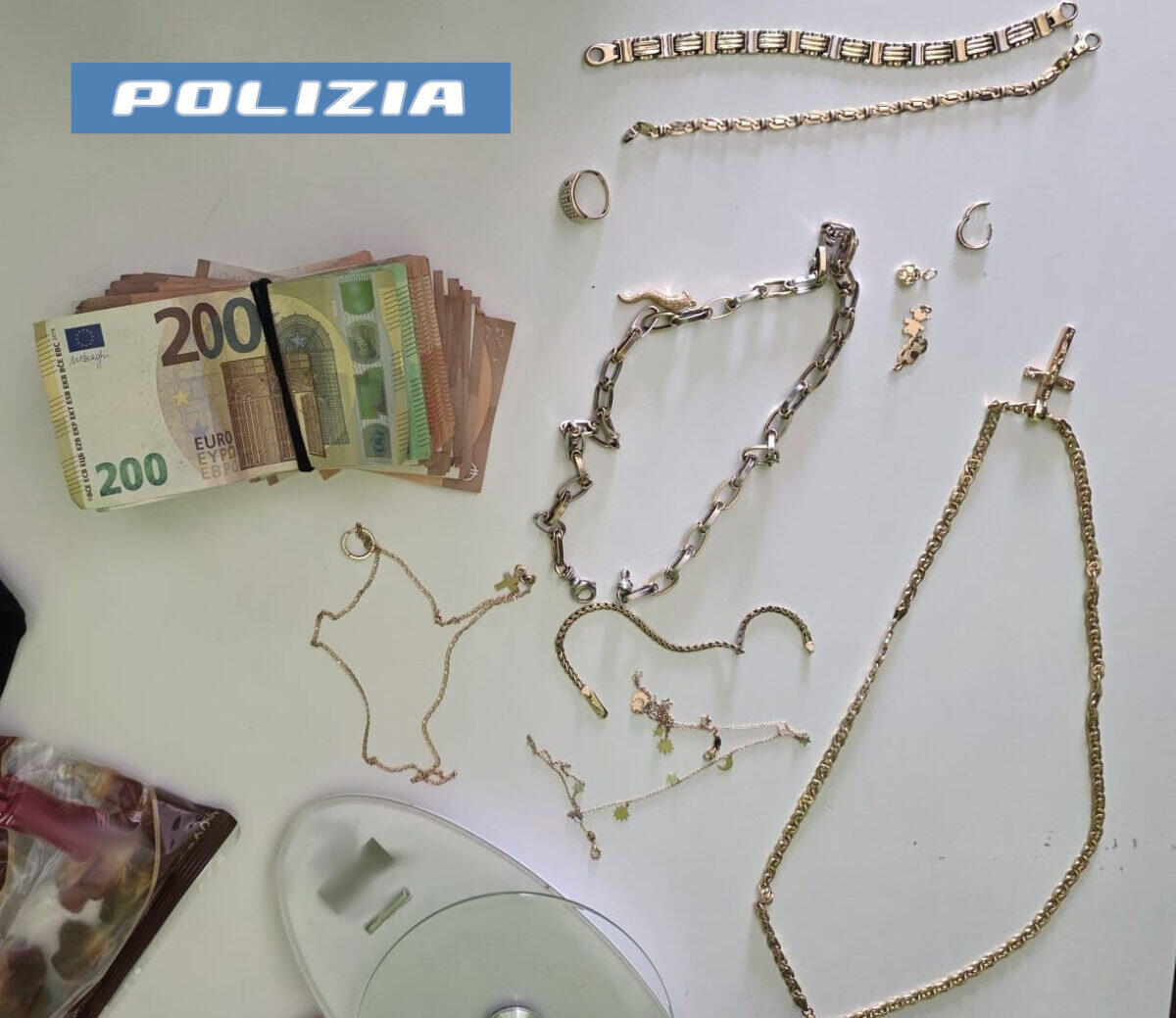 Arresto di un minore per furto in abitazione: operazione della Polizia a Catania - 