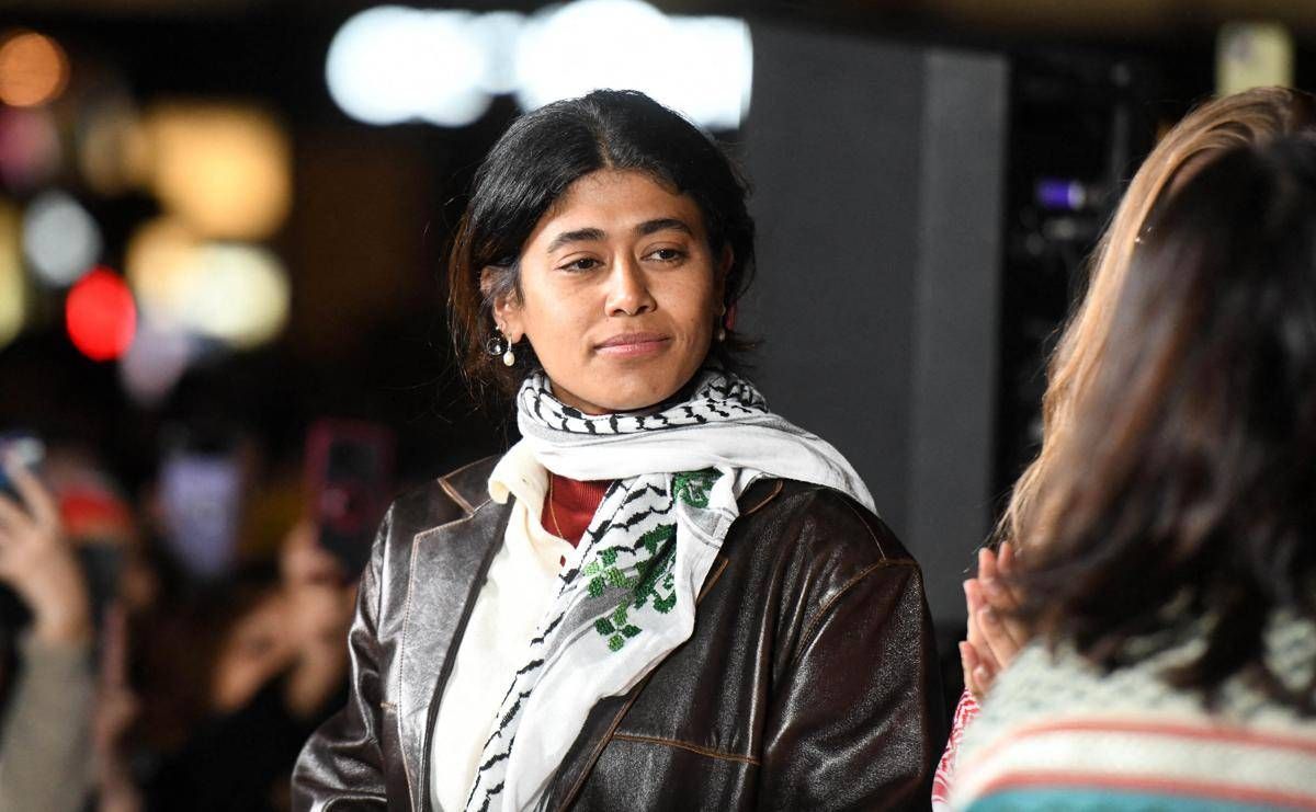 Parigi, l'eurodeputata Rima Hassan è stata fermata per apologia del terrorismo - 