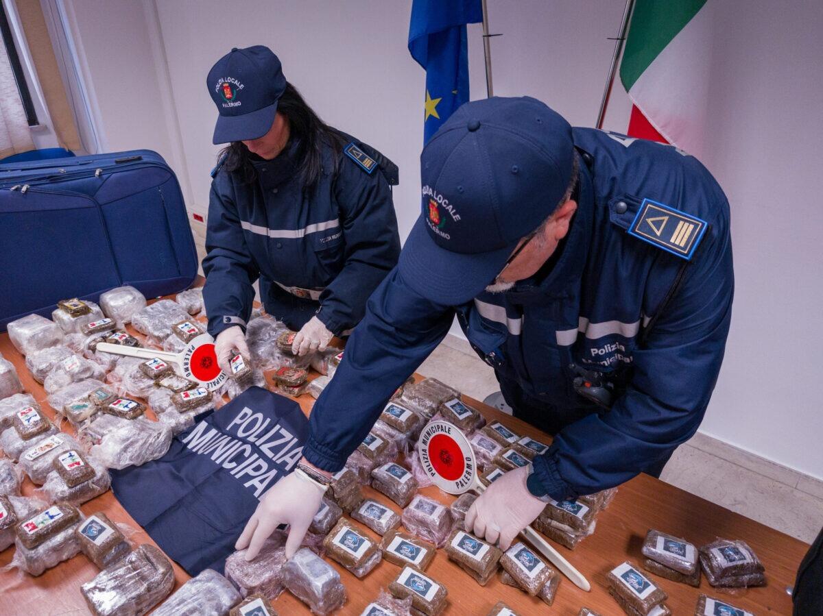 Contrasto al traffico di droga: il Comune di Palermo sequestra oltre 42 chili di hashish in un'auto abbandonata