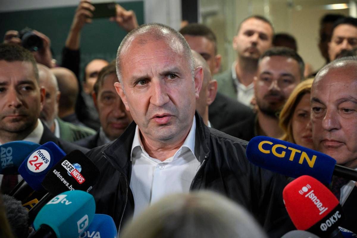 Bulgaria, Radev ha maggioranza assoluta in Parlamento: "Vittoria della speranza" - 