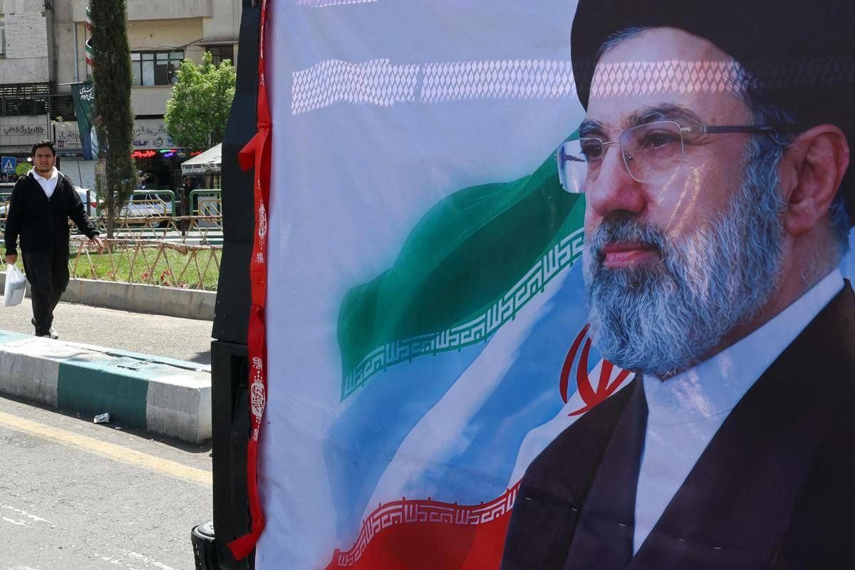 Iran, ore frenetiche prima della tregua: il ruolo chiave di Khamenei nel sì all’accordo - 