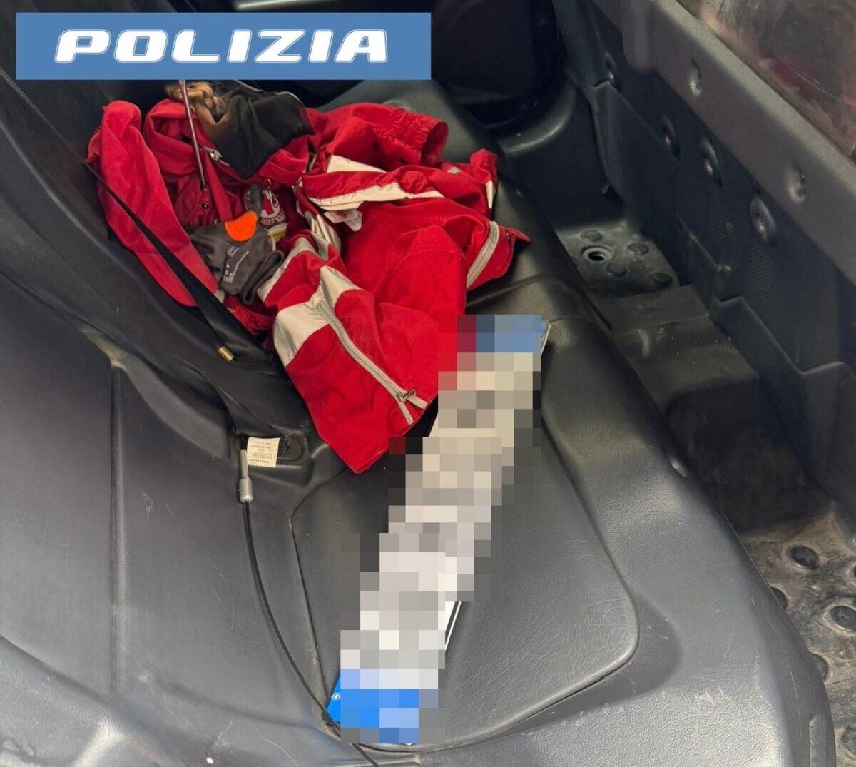 Polizia di Catania arresta un ladro mascherato da soccorritore durante un tentativo di furto in appartamento - 