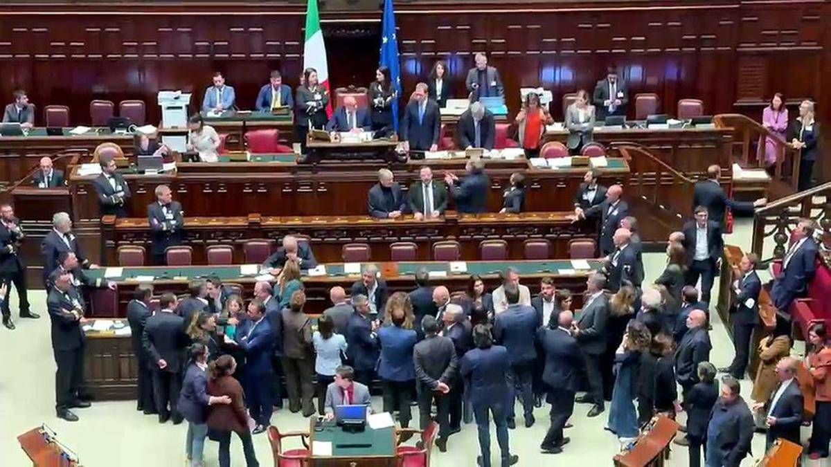 Dl sicurezza, opposizioni occupano banchi governo in segno di protesta - 