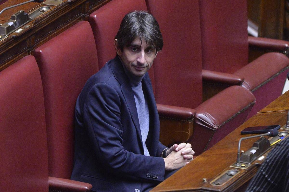 Deputati sospesi a gennaio, scintille maggioranza-opposizione alla Camera. E Donzelli infiamma l'Aula - 
