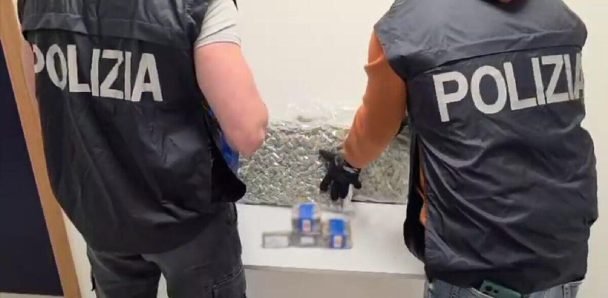 Arrestati due corrieri della droga a Catania con oltre 5 chilogrammi di stupefacenti sequestrati dalla Polizia - 