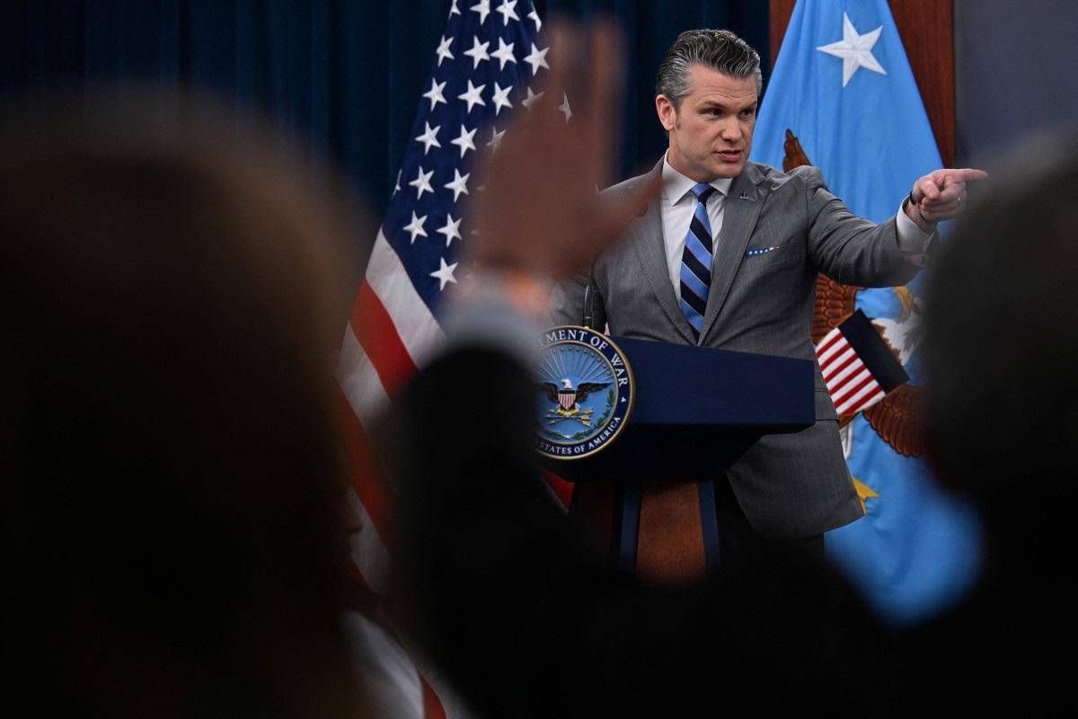 Iran, Hegseth: "Europa smetta conferenze su Hormuz e si metta in mare" - 