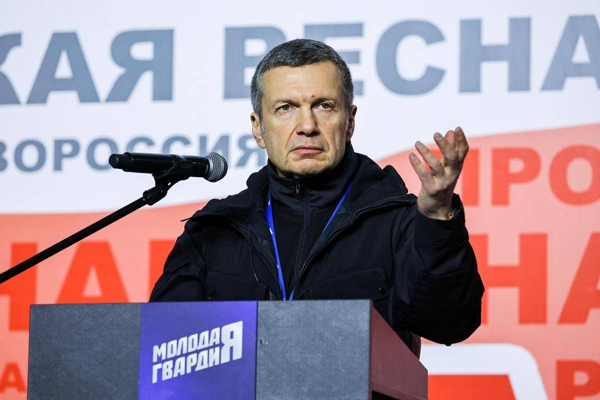 "Meloni vergogna della razza umana": l'attacco della tv russa in italiano. Farnesina convoca l'ambasciatore - 