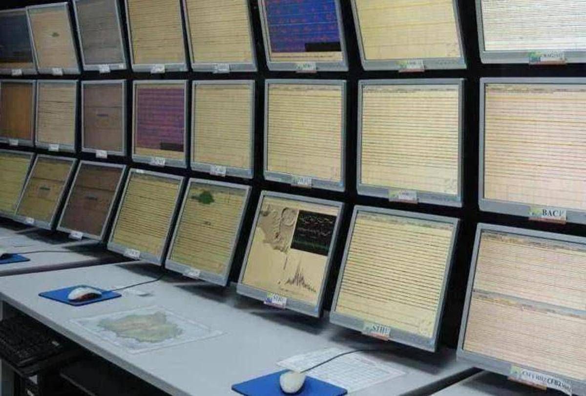 Campi Flegrei, due nuove scosse nella notte: la più intensa di magnitudo 3.3 in zona Solfatara - 